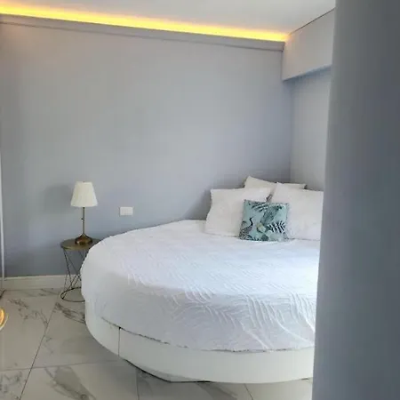 아파트 Sea Front Madame Blue 4-star Two-room In Ecological Health Design 로퀴에브륀캡마르탱